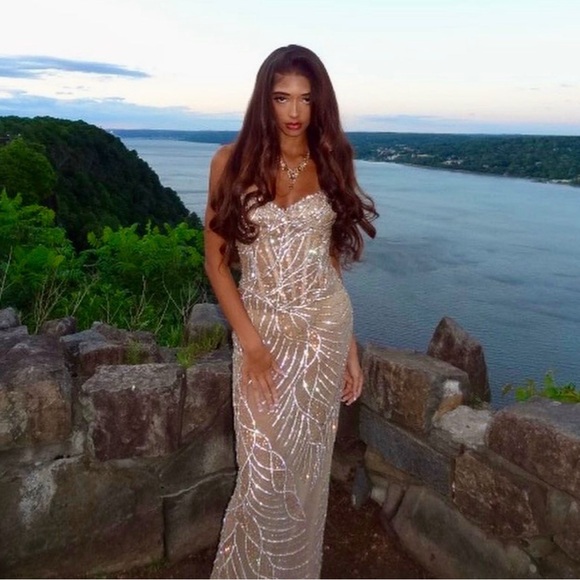 Prom Dress - Picture 4 of 7